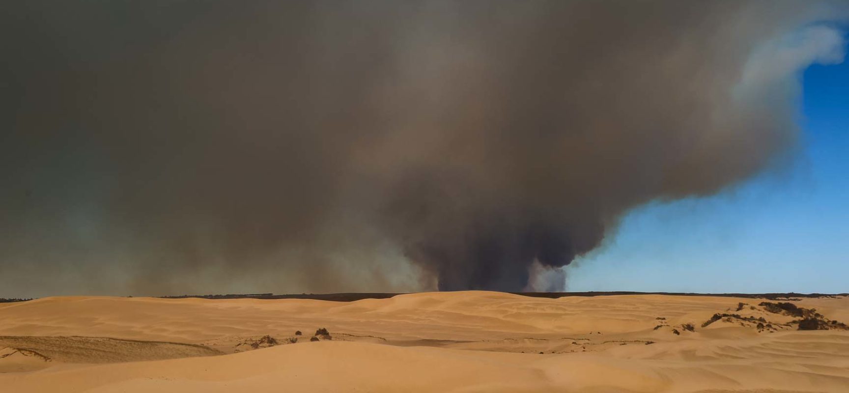 BUSHFIRES RAVAGE AREA EAST OF LANCELIN